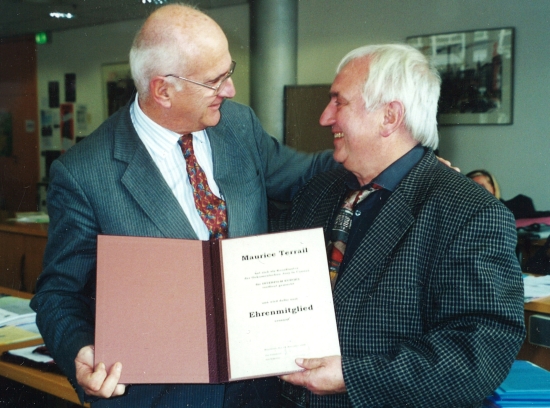 INTERFILM-Prsident Hans Werner Dannowski verleiht Ehrenpreis an Maurice Terrail